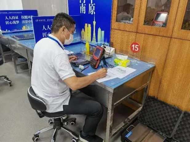 公司陈厌灾荣获河南省第 一届特种设备 职业技能竞赛铜奖